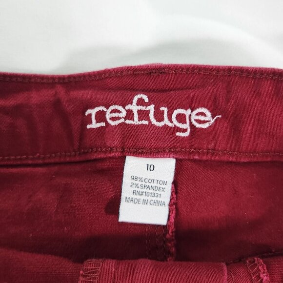 Refuge Women’s Burgundy Short Shorts size 10       Lot A - Picture 2 of 4